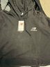 NEW BALANCE NB 男女款黑色舒適寬松刺繡Logo針織長(cháng)袖連帽衛衣奧萊特價(jià)清倉 UT21500-BK XL U3 身高180cm 曬單實(shí)拍圖