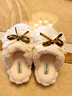 細細條（XIXITIAO）時(shí)尚甜美可愛(ài)蝴蝶結毛絨月子鞋女冬季學(xué)生防滑居家棉拖鞋 米白色 36-37 （適合35-36的腳 曬單實(shí)拍圖