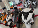 萬(wàn)仕龍裂行pcx160摩托車尾箱uy125uu鋁合金尾箱巧格踏板車小牛n1后備箱 45L黑箱【指定發(fā)財(cái)】 【頂配】?jī)?nèi)襯+靠背+不銹鋼底板 曬單實(shí)拍圖