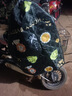 電動(dòng)車(chē)斗篷式擋風(fēng)被夏季防曬防水全包防雨遮陽(yáng)罩夏天新款摩托車(chē) 【獅王黑色】高清透明膜+遮陽(yáng) 斗篷款 曬單實(shí)拍圖
