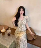 冶芷碎花連衣裙夏高級(jí)感法式復(fù)古V領(lǐng)抽繩褶皺泡泡袖超仙高腰氣質(zhì)長(zhǎng)裙 V領(lǐng)泡泡袖碎花連衣裙杏色 M 曬單實(shí)拍圖