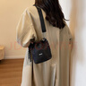 麓格立 包包女包斜挎手機(jī)包迷你小包包女2024新款單肩包帆布抽繩水桶包 迷你水桶包 曬單實(shí)拍圖