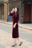 愛(ài)特愛(ài)（EITIE）復古優(yōu)雅顯瘦紅色絲絨連衣裙2025秋冬新款修身長(cháng)袖包臀裙C2507836 絲絨粉62 L 曬單實(shí)拍圖