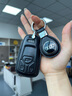 奧迪鑰匙套真皮A4L/A6L/Q5L/A7/A8L/Q8/Q7/A5/R8車(chē)鑰匙包扣殼高檔 B款大標扣套裝-黑色 曬單實(shí)拍圖
