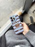 蔻殼你好口袋小熊適用iphone16pro手機(jī)殼16蘋(píng)果15promax套14plus十六新款外殼ip13pm高端12保護(hù)套 遠(yuǎn)峰藍(lán)瞳眼-袋子小熊bear nice iPhone 16 Pro 曬單實(shí)拍圖
