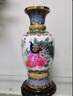 晟煦景德鎮(zhèn)陶瓷器粉彩花瓶中式家居客廳玄關(guān)電視柜桌面裝飾品瓷瓶擺件 景泰藍(lán)描金孔雀牡丹尊瓶/木質(zhì)旋 曬單實(shí)拍圖