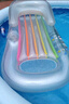 INTEX 58802充氣扶手靠背浮排水上休閑沖浪浮排兒童玩具 藍(lán)銀隨機發(fā) 曬單實拍圖