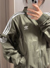 adidas情侶款復(fù)古風(fēng)梭織立領(lǐng)夾克外套男女阿迪達(dá)斯官方三葉草 巖層橄欖綠 2XL 曬單實(shí)拍圖