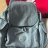 Kipling【開(kāi)學(xué)季】男女款25年春夏新款大容量雙肩背包學(xué)生書(shū)包猴子包 CITY PACK MINI-灰松綠色 曬單實(shí)拍圖