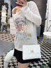 狄梵普包包女包女士2025新款斜挎單肩包生日七夕情人節(jié)禮物送女友送老婆 白色【禮盒裝】 小包 曬單實(shí)拍圖