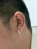 Lnieer925銀黑色十字架耳環(huán)男士潮流高級感耳圈養(yǎng)耳洞免摘耳釘痞帥耳飾 十字架耳環(huán)單只【通體925銀】 曬單實拍圖