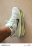 耐克頂級邁柔男子透氣輕便跑步鞋冬季新款專業(yè)NIKE VOMERO IQ4035 100帆白/黑/椰奶色/荷蘭橙 42.5 曬單實(shí)拍圖