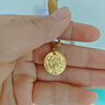 六福珠寶七夕禮物 5.20克黃金吊墜愛(ài)意相蓮足金蓮花圓牌掛墜計(jì)價(jià) 約5.20克 曬單實(shí)拍圖