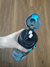 私家良品噴霧水杯兒童6-12歲tritan小學(xué)生上學(xué)專(zhuān)用噴水水壺運動(dòng)水杯子夏季 【8倉速發(fā)+送背帶】黑藍780ml 曬單實(shí)拍圖