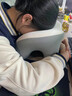 尼拉小學生午睡枕辦公室午休神器工位趴著桌子睡覺枕頭兒童午覺趴睡枕 環(huán)抱插手【中空透氣不悶】藍灰拼接 曬單實拍圖