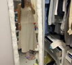 UR2025夏季新款女裝波嬉風V領褶皺肌理紐扣吊帶衫UWM250055 米白 M 曬單實拍圖