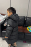 保姆鵝  兒童羽絨服寶寶中長(zhǎng)款護(hù)臉加厚鴨絨外套防風(fēng)保暖童裝冬裝 炭黑 130 曬單實(shí)拍圖