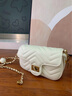 酷奇袋鼠（KUQIDAISHU）包包女2024七夕時(shí)尚單肩斜挎包高級質(zhì)感小眾輕奢鏈條包迷你小方包 米白色 曬單實(shí)拍圖