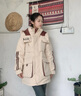 鴨鴨中長(zhǎng)款羽絨服女2025冬季新款撞色連帽收腰時(shí)尚加厚顯瘦派克服外套 酒紅色 M 曬單實(shí)拍圖