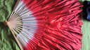 萬(wàn)疆古典舞蹈扇子雙面加長(zhǎng)酒紅漸變廣場(chǎng)舞膠州秧歌木蘭跳舞扇 【#酒紅色仿#】萬(wàn)疆舞蹈扇 扇骨31厘米#飄頭10厘米 曬單實(shí)拍圖