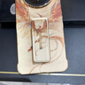 愛絢無邊框帶支架腕帶殼適用華為mate70pro+手機殼60RS保護(hù)套非凡大師超薄男女新款高級感鏡頭全包防摔 東方美學(xué)*磁吸腕帶*旋轉(zhuǎn)支架*燙金素皮【祥鳳展翅】 華為 Mate 70 Pro+ 曬單實拍圖