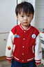 幼歌（YOUGE）嬰幼兒2025秋季元?dú)鈱捤擅朗郊咏q棒球服親膚復(fù)古外套潮紅色90 cm 曬單實(shí)拍圖