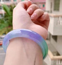 紫寒貴妃翡翠手鐲飄綠花冰種紫羅蘭春彩處理正圈玉手鐲陽(yáng)綠寬版 60mm 曬單實(shí)拍圖