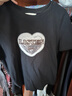 朵以2025夏季新款立體字母亮片刺繡愛(ài)心印花收腰短款T恤正肩短袖 黑色 L 曬單實(shí)拍圖