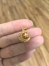 周大福星星攬?jiān)伦憬瘘S金星月織夢(mèng)吊墜女(工費(fèi)360)約2.75g EOF1634 曬單實(shí)拍圖