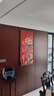 古歌空間 焦點(diǎn)藝術(shù)中古風(fēng)玄關(guān)畫輕奢高檔入戶玄關(guān)裝飾畫連年有魚山水畫客廳風(fēng)景掛畫 連年有余財(cái)【紅色】-聚福 1200mm*600mm 黑胡桃實(shí)木畫框 銅彩燒工藝+黃銅畫芯+包安裝 曬單實(shí)拍圖