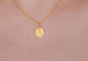 明牌珠寶足金5G優(yōu)藝金黃金玫瑰紋章ROSE吊墜項墜女AFC0636工費300 足金吊墜 約1.67克 曬單實拍圖