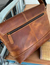 ANDSEEYOU品牌 瘋馬皮男士斜挎包 真皮單肩包 大容量A4郵差包 手工牛皮背包 復古棕 曬單實(shí)拍圖