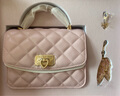 CHARLES&KEITH七夕限定禮盒鏈條包掛菱格小方包CK17-50701608-A Cotton Candy Pink棉花糖粉 S 曬單實拍圖