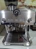 德龍（Delonghi）咖啡機(jī)意式半自動(dòng)美式家用冷萃 豆粉兩用 19Bar泵壓 升級(jí)蒸汽細(xì)桿奶泡系統(tǒng)全金屬面板機(jī)身EC9555.M 15檔研磨度 冷萃技術(shù) 牛角手柄 2L大容量水箱 曬單實(shí)拍圖