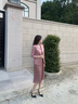 晨芙職業(yè)西裝外套女夏季薄款小個子氣質(zhì)休閑高級感緞面西服連衣裙套裝 粉色西裝+咖啡色連衣裙 L 建議100-110斤 曬單實(shí)拍圖
