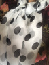 杭語(yǔ)絲紡 白底大黑圓點(diǎn) 杭州桑蠶絲女士真絲圍巾長(cháng)款薄款披肩春秋冬季保暖 長(cháng)200cm 寬135cm (大  照片效果) 曬單實(shí)拍圖