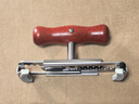 膳大皇（SHDO）德國(guó)不銹鋼開(kāi)瓶器多功能開(kāi)罐頭開(kāi)瓶神器擰蓋器省力開(kāi)瓶蓋啟起瓶器 紅木不銹鋼擰蓋器【防滑款】 曬單實(shí)拍圖