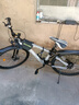WELLCLS 山地車自行車成人男變速越野單車雙減震賽車學(xué)生青少年女 頂配版-黑白色【輻條輪】 26寸21速【身高：160-180cm】 曬單實拍圖