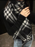 RANGWU圍巾女秋冬季2026新款披肩外搭圍脖護頸生日禮物女士高級感閨蜜 黑白格雙面圍巾 曬單實(shí)拍圖