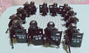 FUNLOVING兼容樂高軍事積木特種兵人仔士兵城市特警小人偶暗區(qū)突圍男孩拼裝 黑色兵團(tuán)16人16盾＋器底板 曬單實拍圖