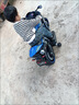 HKDA超大號(hào)兒童電動(dòng)車摩托車可坐男孩女孩寶寶大人雙人充電玩具車童車 寶石藍(lán)+550電機(jī)+手機(jī)藍(lán)牙音樂(lè) 標(biāo)配12V4.5電瓶腳踩油門 曬單實(shí)拍圖