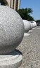 大理石花崗巖石材圓球防撞石墩 公園擋車(chē)石球路障石球圓球石墩子 淺灰色 40 曬單實(shí)拍圖
