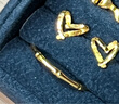 行金銀中黃金耳飾999足金絲帶心形黃金耳釘計價生日禮物 七夕 送女友 絲帶愛心耳釘按實發(fā)多退少補 約1.4g 多退少補 曬單實拍圖
