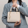 蔻一（Cnoles）包包女包2025輕奢侈女士斜挎高級(jí)感小手提包單肩包生日禮物送女友 米白-新款實(shí)用走心禮物送女生 少女感可愛(ài)貓咪卡通吊飾 曬單實(shí)拍圖