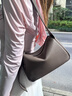 Tory Burch 湯麗柏琦 ROMY 小號肩背包腋下包女包TB 176674 蘑菇灰 250 OS 曬單實拍圖