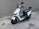 小牛媽媽小牛媽媽放心電動(dòng)車(chē)2025款帥牛電摩72v高功率高速外賣(mài)租鋰電城市通勤踏板智能長(cháng)續航電瓶車(chē) 月光白-到貨可騎 72v20a-超威石墨烯電池 曬單實(shí)拍圖