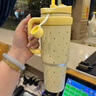 COOKSS巨無(wú)霸水杯保溫杯大容量女學(xué)生便攜冰霸杯高顏值吸管水杯水壺女生 黃色波點(diǎn) 1000ml 曬單實(shí)拍圖