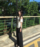 哈魯?shù)弦蛔旨缍绦鋞恤女美式蝴蝶露肩夏季2025年新款斜肩寬松顯瘦上衣 米杏色（噴墨位置隨機） M （100-110） 曬單實拍圖