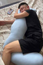南國伊繡床上抱枕男士女生睡覺專用孕婦夾腿側(cè)睡冰絲涼感長條大抱枕可拆洗 人體工學(xué)涼感冰絲抱枕-云水藍(lán) 曬單實拍圖