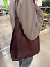 CHARLES&KEITH柔軟褶皺大容量單肩托特包包女包生日禮物CK2-30782457 Burgundy葡萄酒紅色 大包 曬單實(shí)拍圖